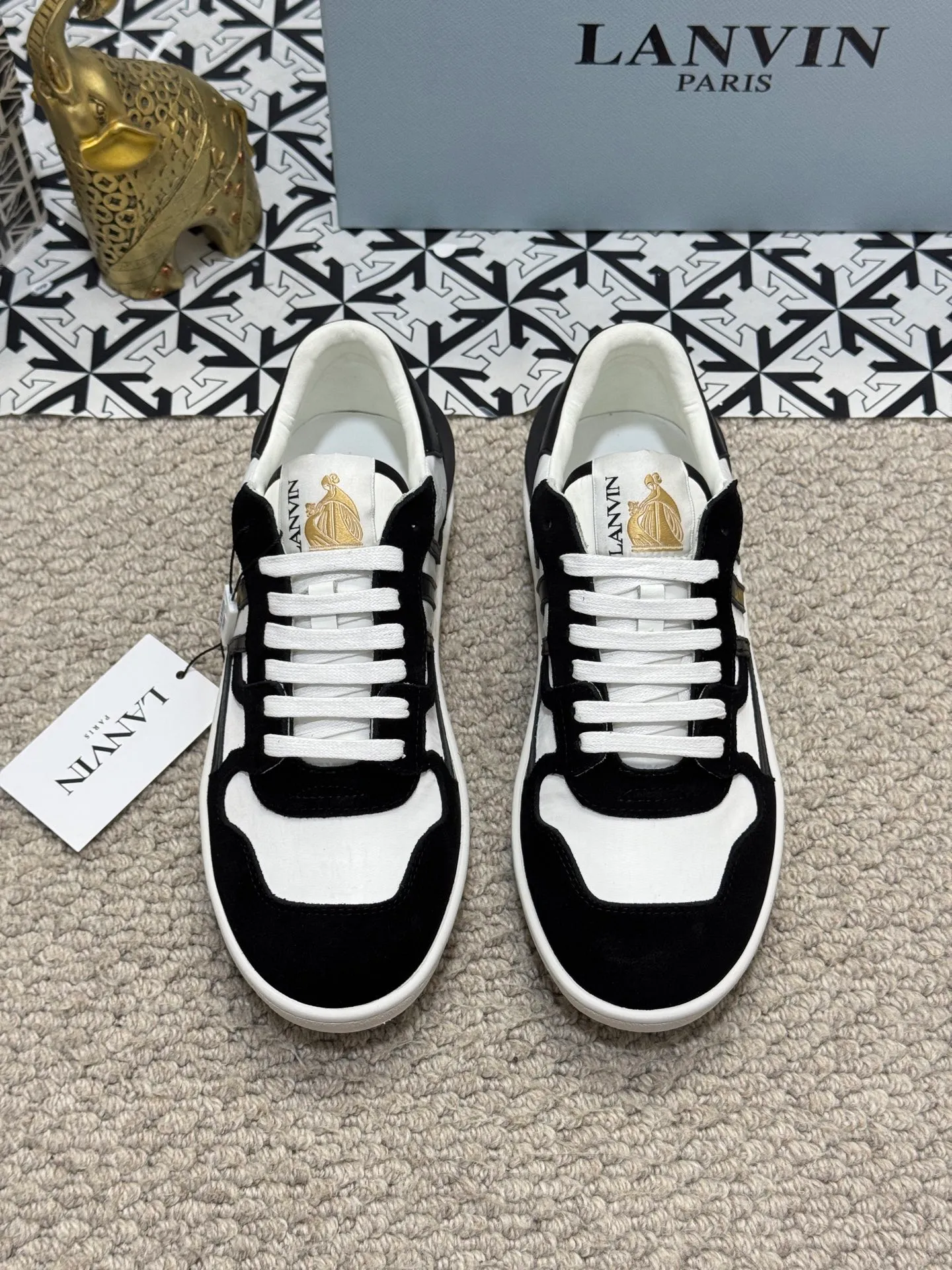 Men's men's shoes 💰520 [New style] 🦈🦈lanvin #LANVIN spring and summer series new colors ❤️‍🔥The latest lace-up fashionable casual Forrest Gump running shoes~bumpr high-quality couple 👫 series!! The latest trendy products of the season. Many bloggers have planted grass and purchased the original molds for customization. The uppers are nubuck leather. They are very versatile, fashionable and casual, and are comfortable to wear on the feet. Recommended! The original molds have clear logo rubber bottoms, which are non-slip and wear-resistant. Size: Female 36~40 Male 38-44 (45 customized